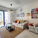 アパート Lazuli Frida Two Bedroom ラルナカ