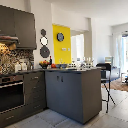 Frida's Cozy Two Bedroom Apartment Larnaca